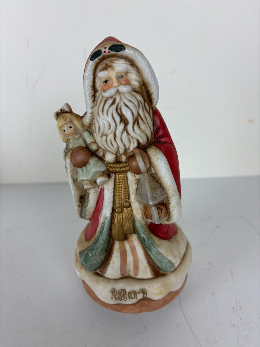 VTG-Old World Santa Figurine-Musical “Santa Clause is Coming to Town” Ceramic